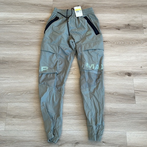 MEN'S NIKE AIR MAX WOVEN CARGO PANTS COLOR
Dark Stucco/Dark Stucco/Black - Picture 5 of 11